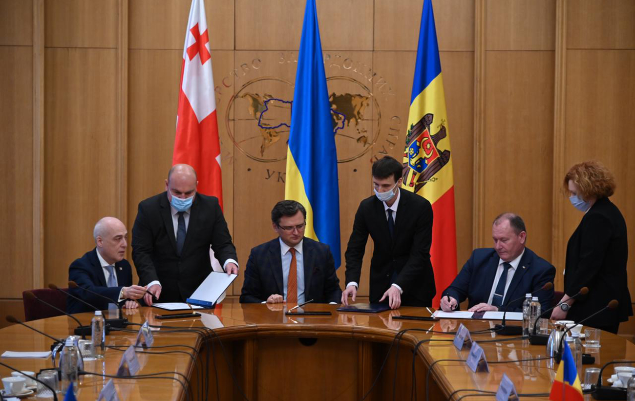 Не только НАТО и ЕС. Как и зачем Украина создает альянсы с ближайшими соседями